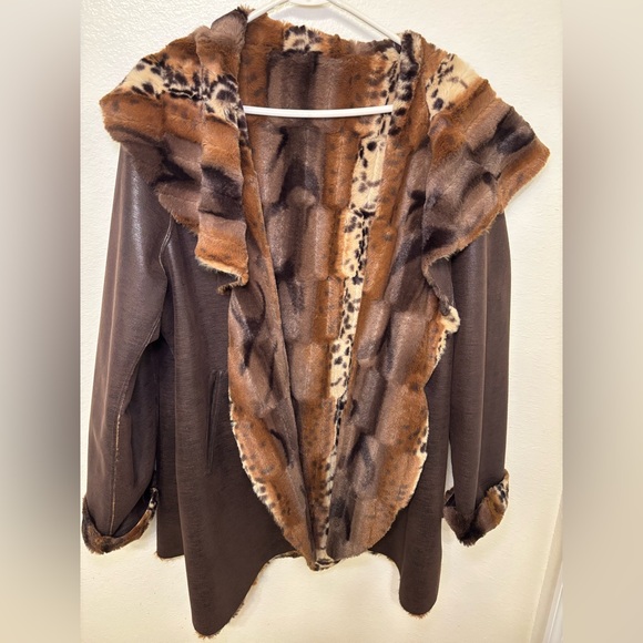 Vintage 90s reversible Brown Faux Fur Coat with Animal Print Lining - Picture 4 of 12